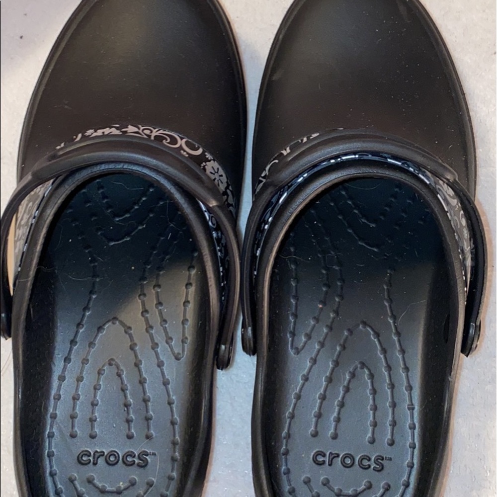 Black crocs size 8 brand new